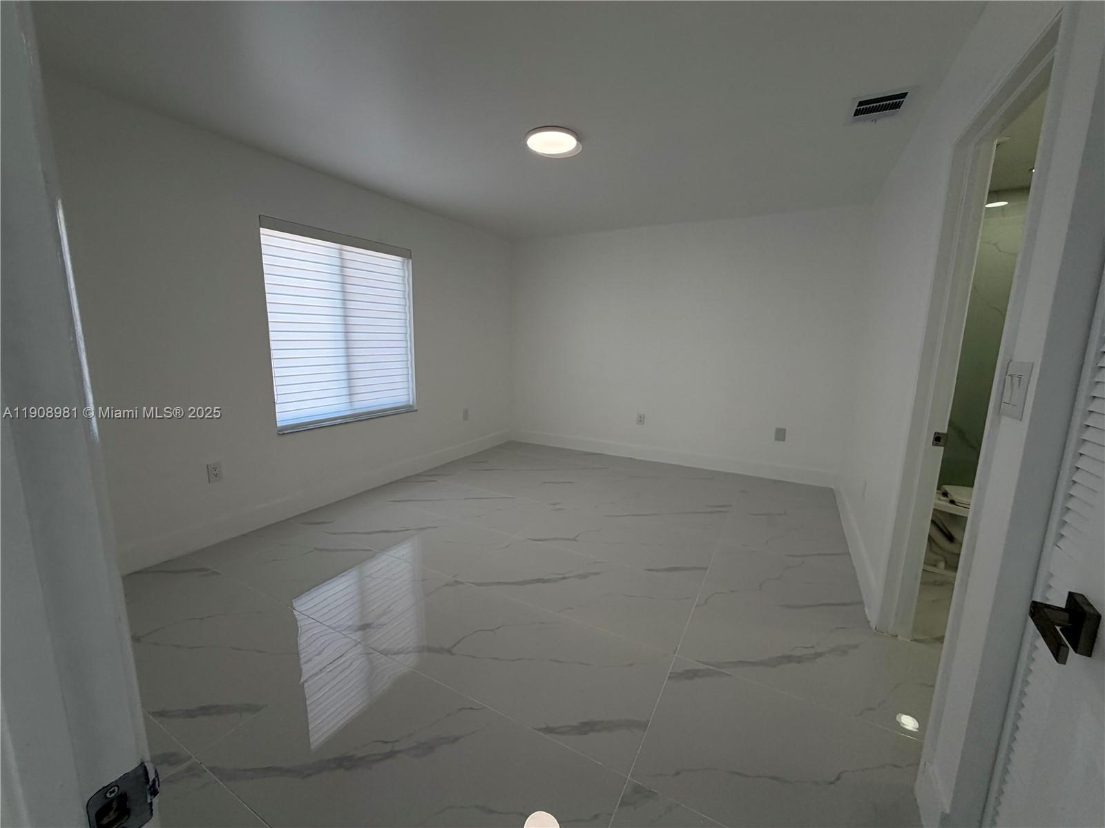 LES FONTAINES CONDO - Residential Lease