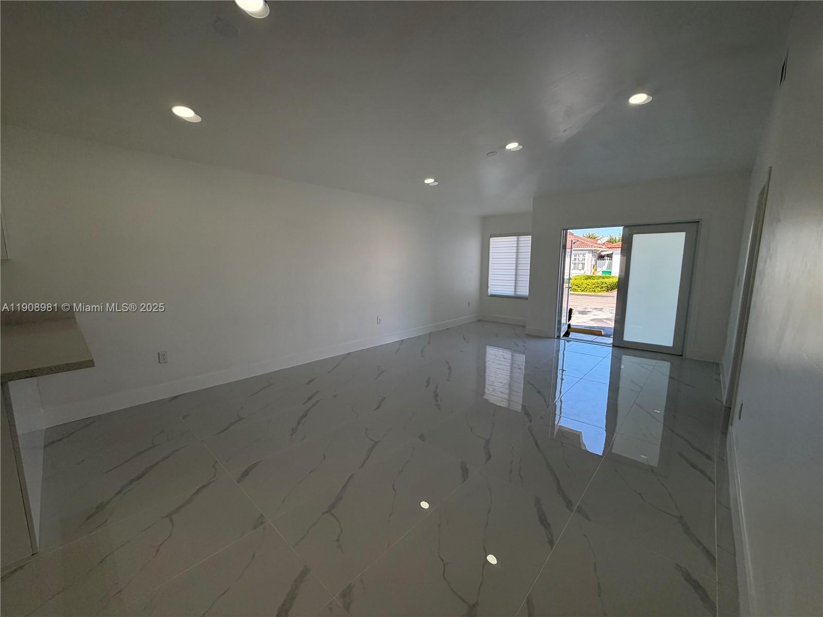 LES FONTAINES CONDO - Residential Lease