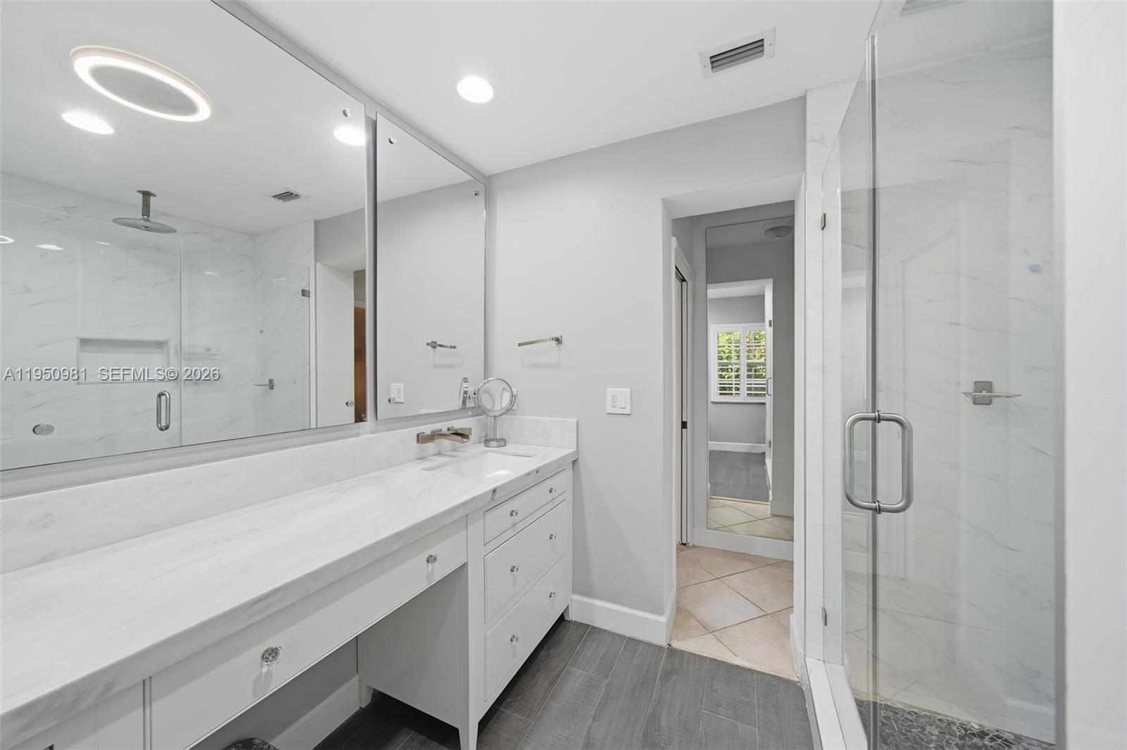 ROCK LAKE - Residential