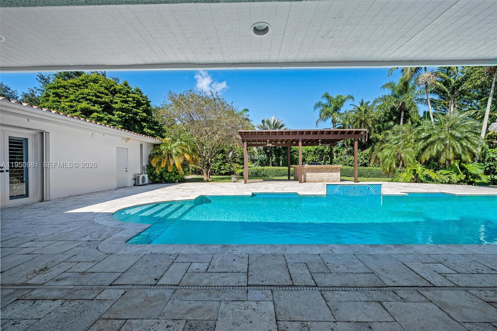 ROCK LAKE - Residential