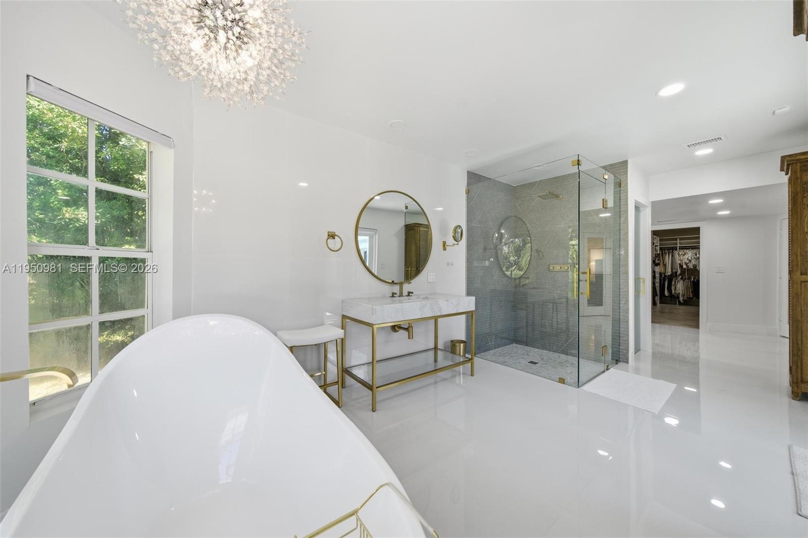 ROCK LAKE - Residential