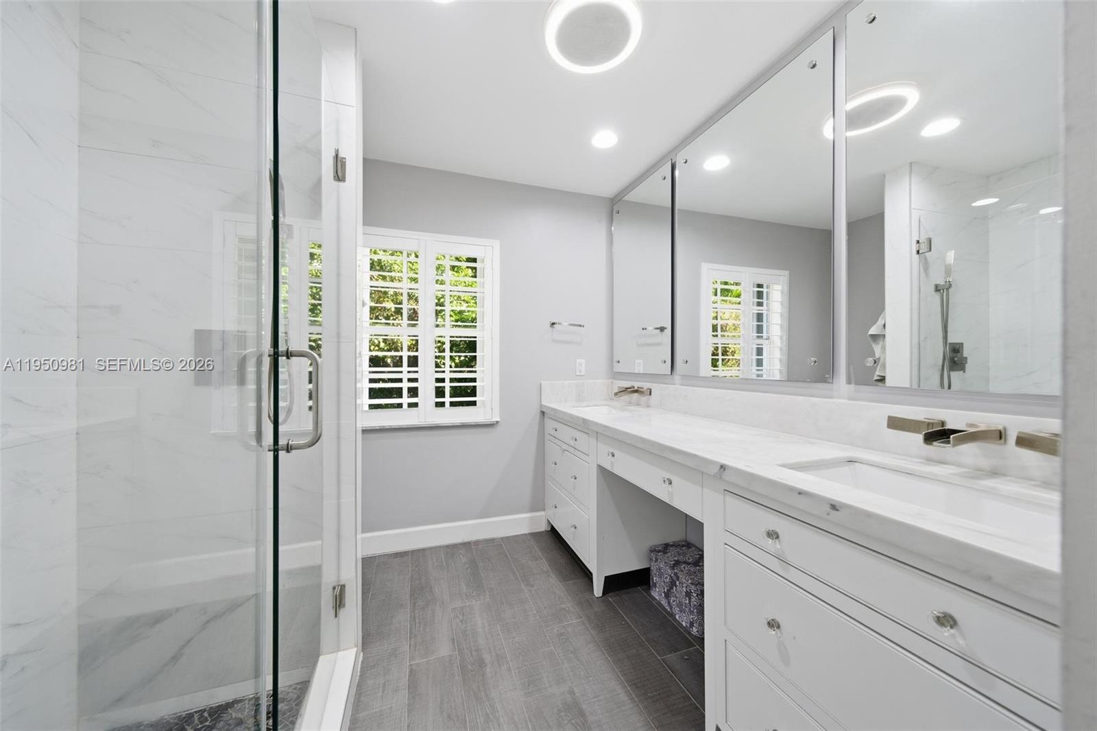 ROCK LAKE - Residential