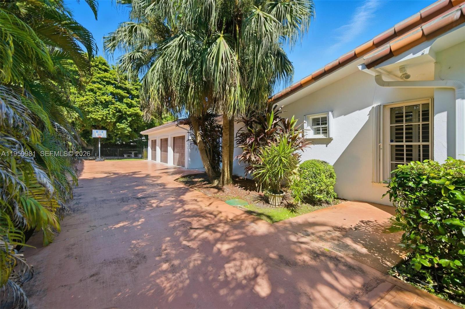 ROCK LAKE - Residential