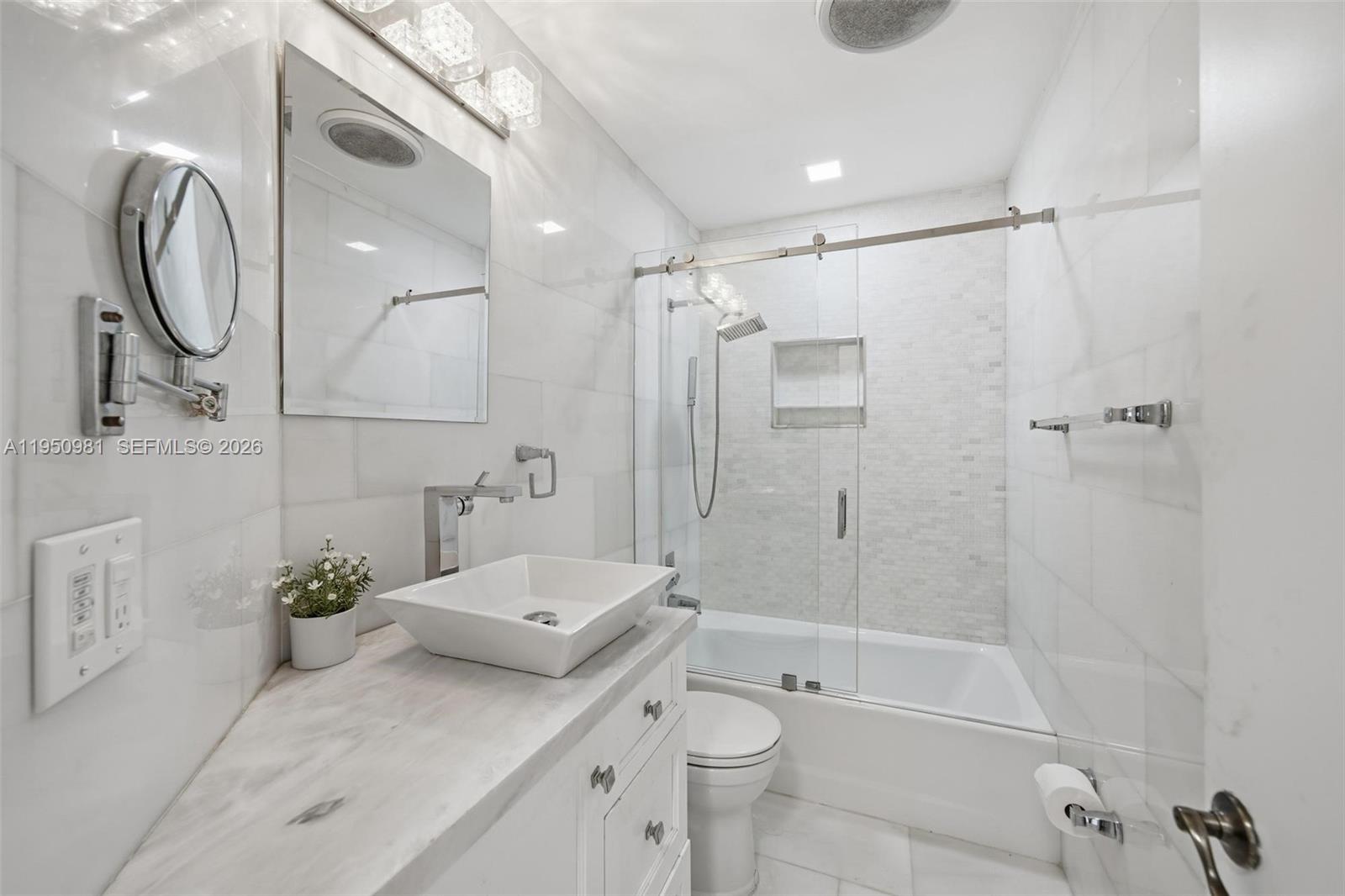 ROCK LAKE - Residential