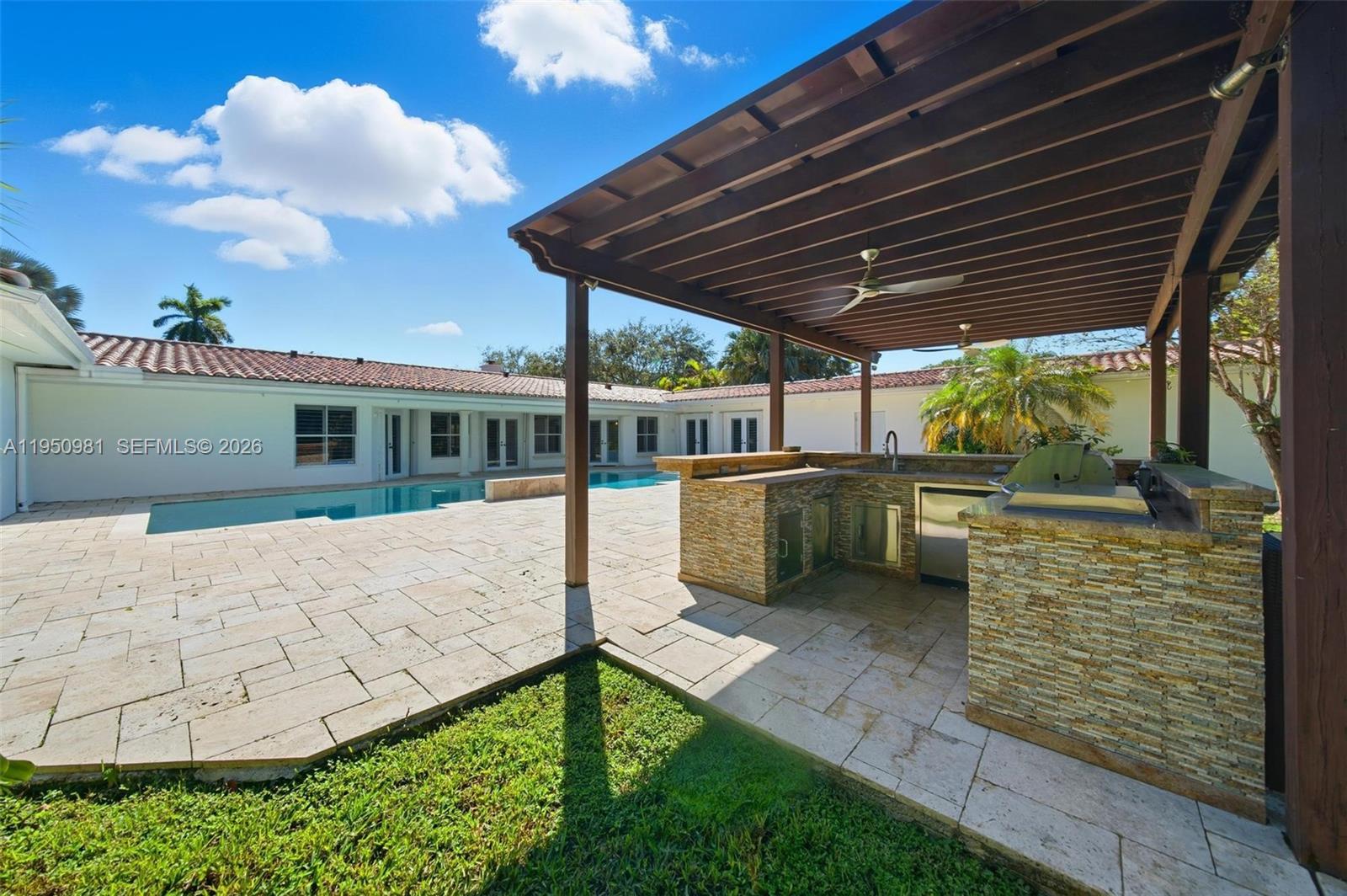 ROCK LAKE - Residential