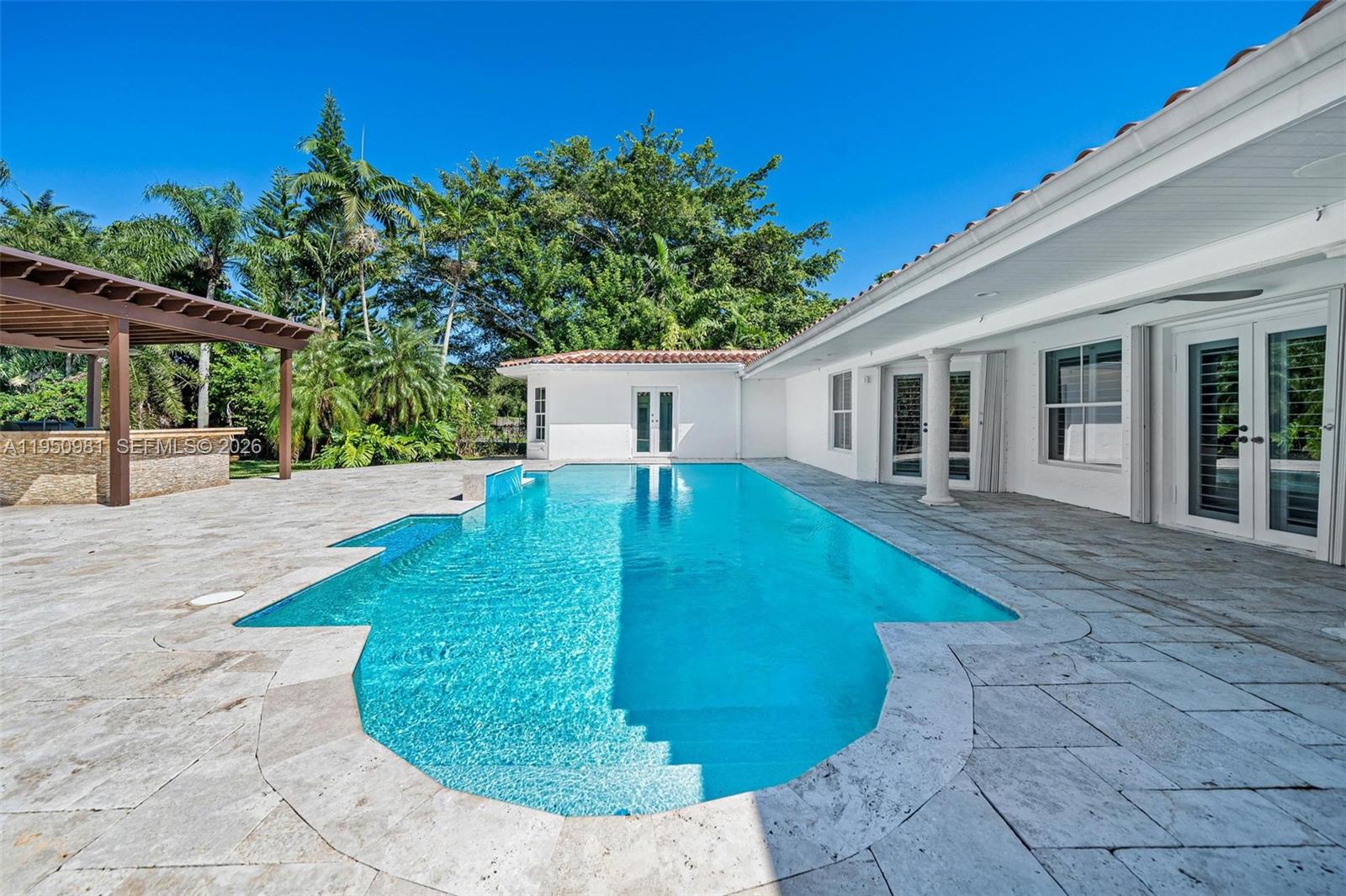 ROCK LAKE - Residential