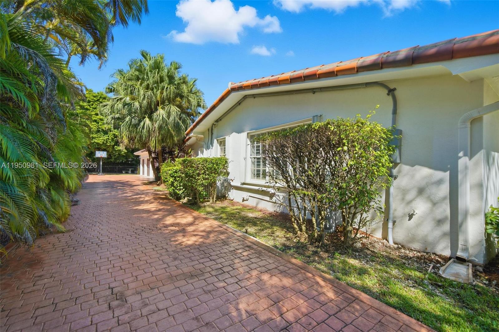 ROCK LAKE - Residential