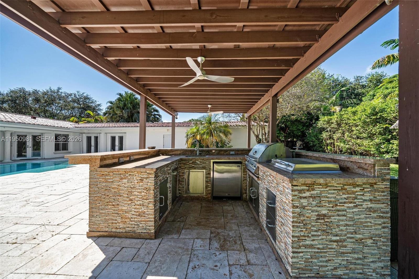 ROCK LAKE - Residential