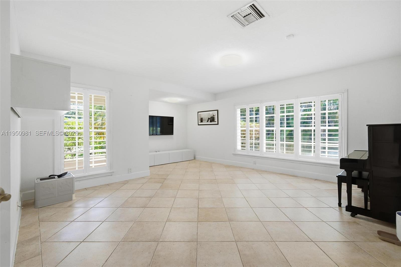 ROCK LAKE - Residential