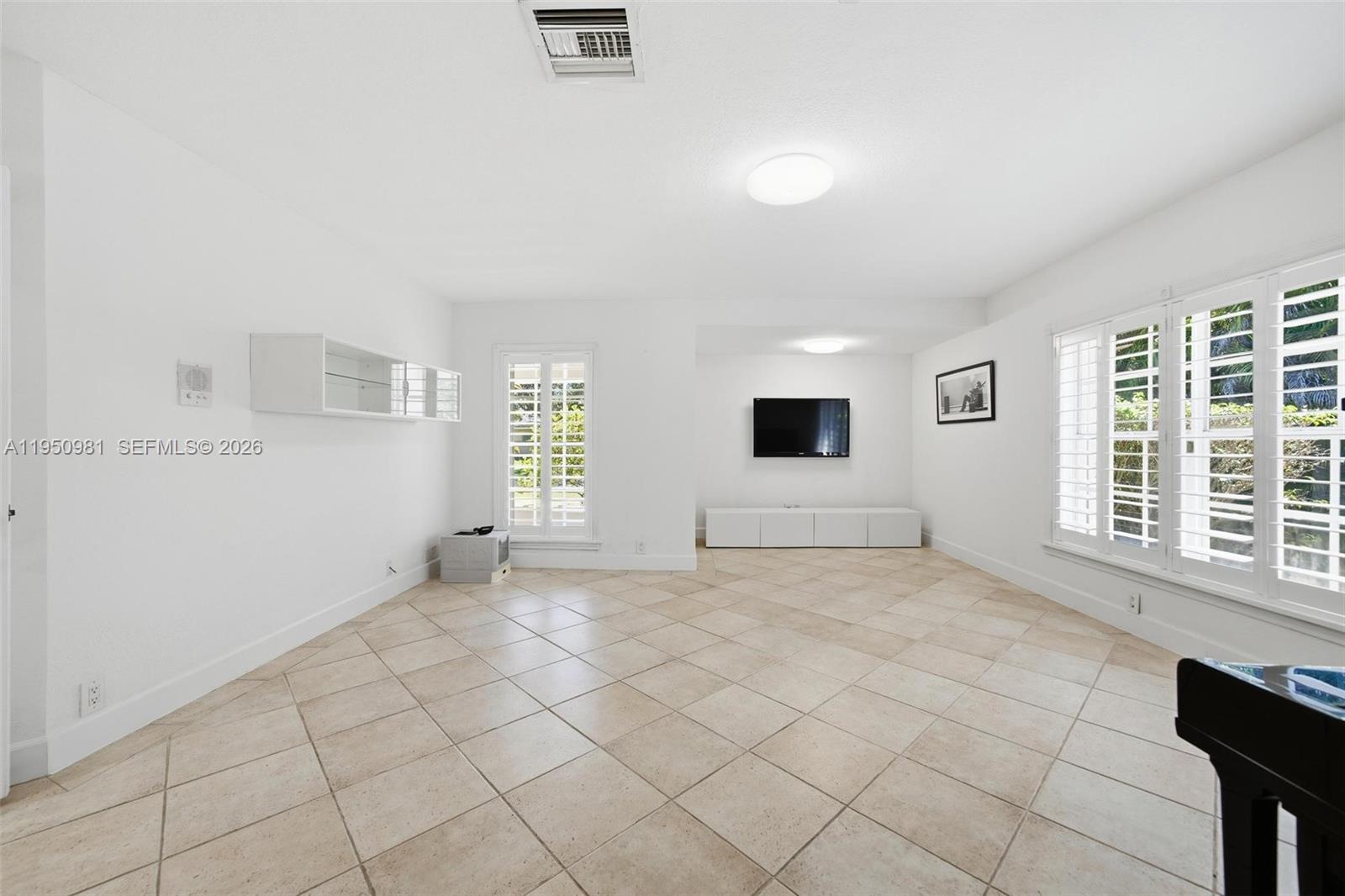 ROCK LAKE - Residential