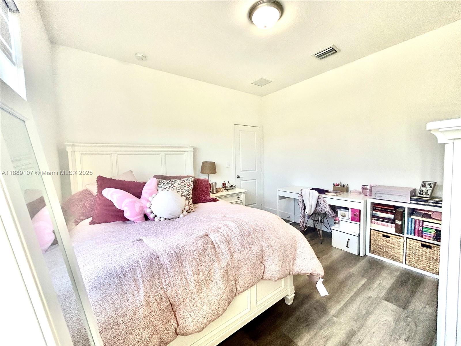 SOUTHERN COVE - Residential