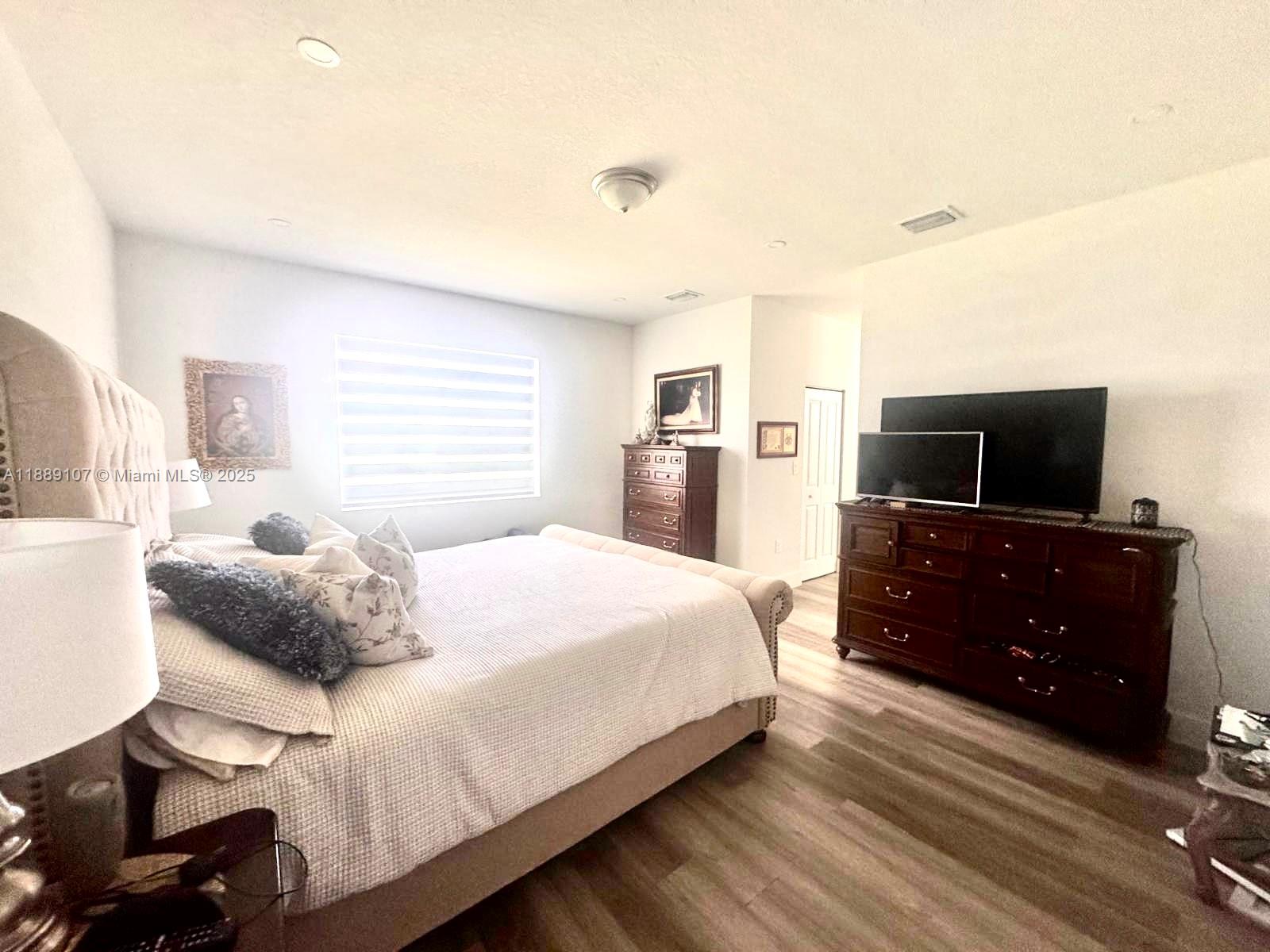 SOUTHERN COVE - Residential