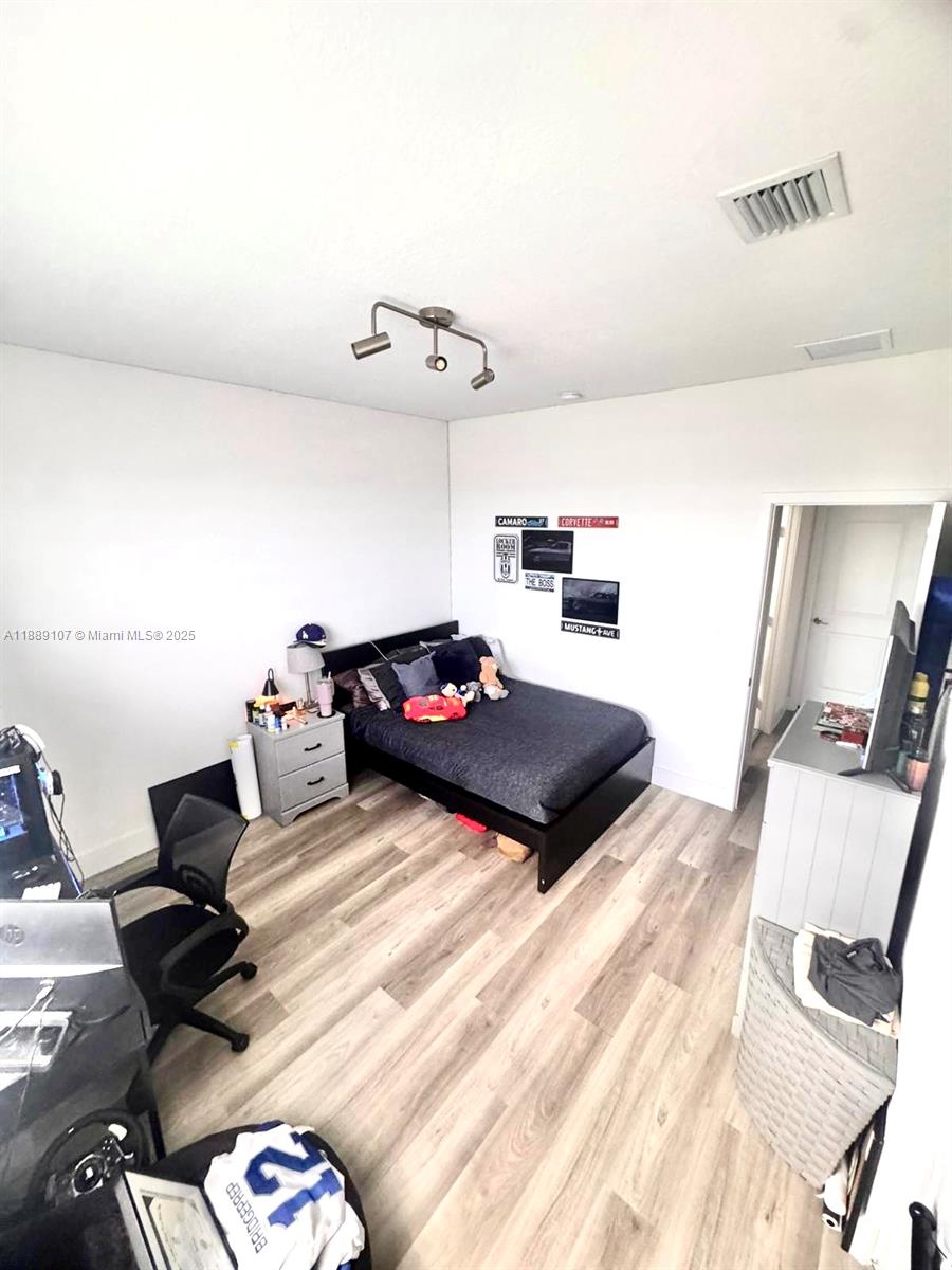 SOUTHERN COVE - Residential