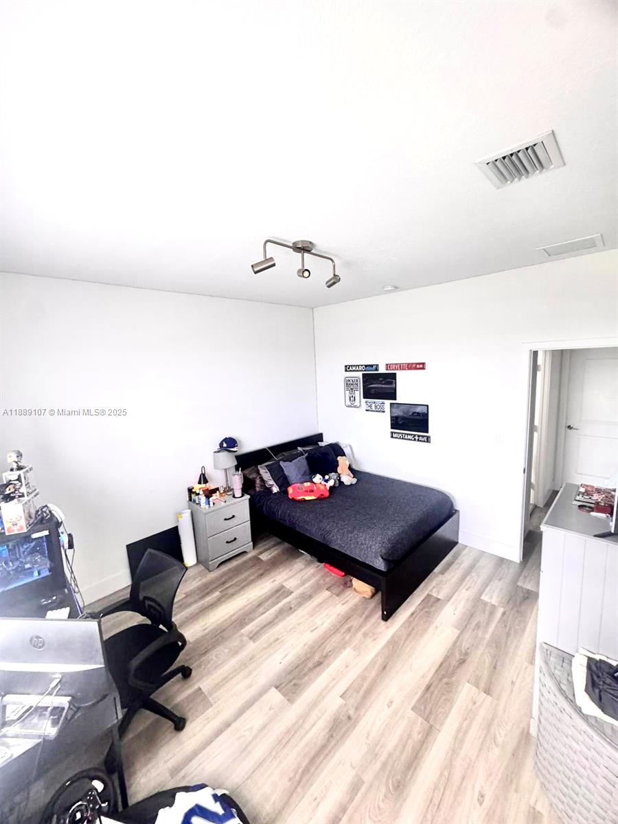 SOUTHERN COVE - Residential