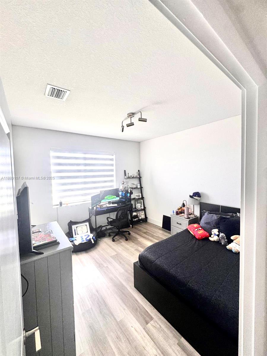 SOUTHERN COVE - Residential