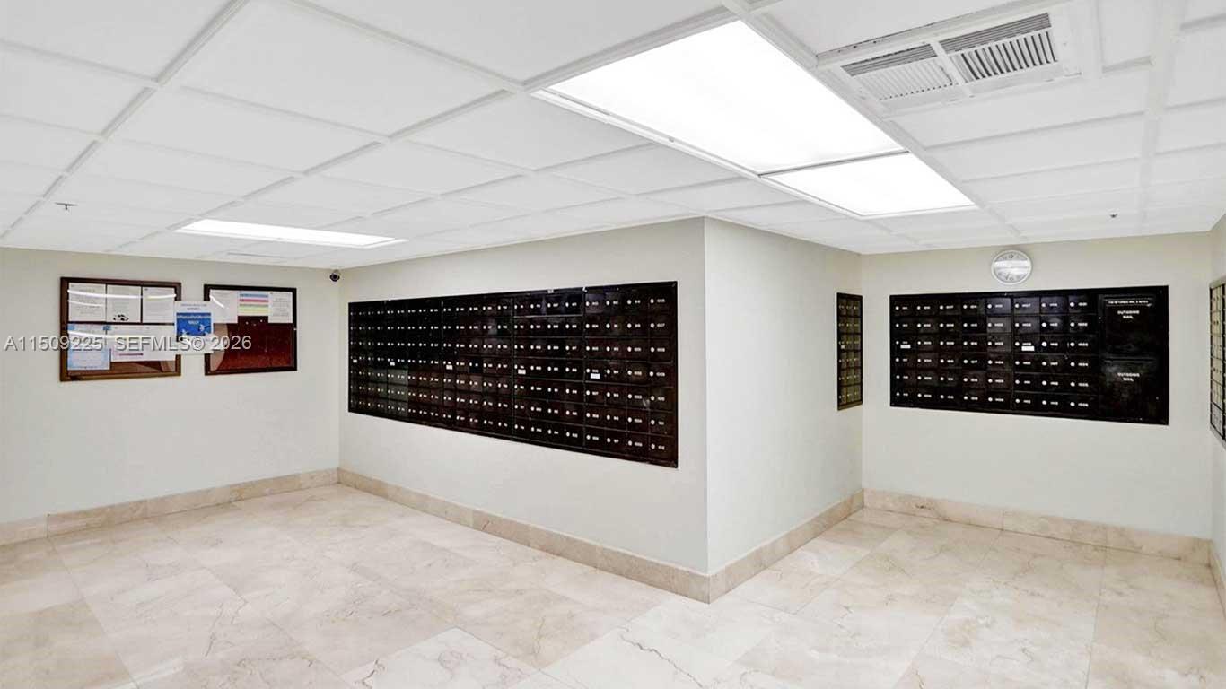 WINSTON TOWERS 600 CONDO - Residential