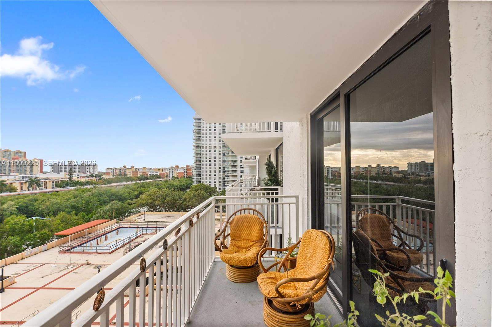 WINSTON TOWERS 600 CONDO - Residential