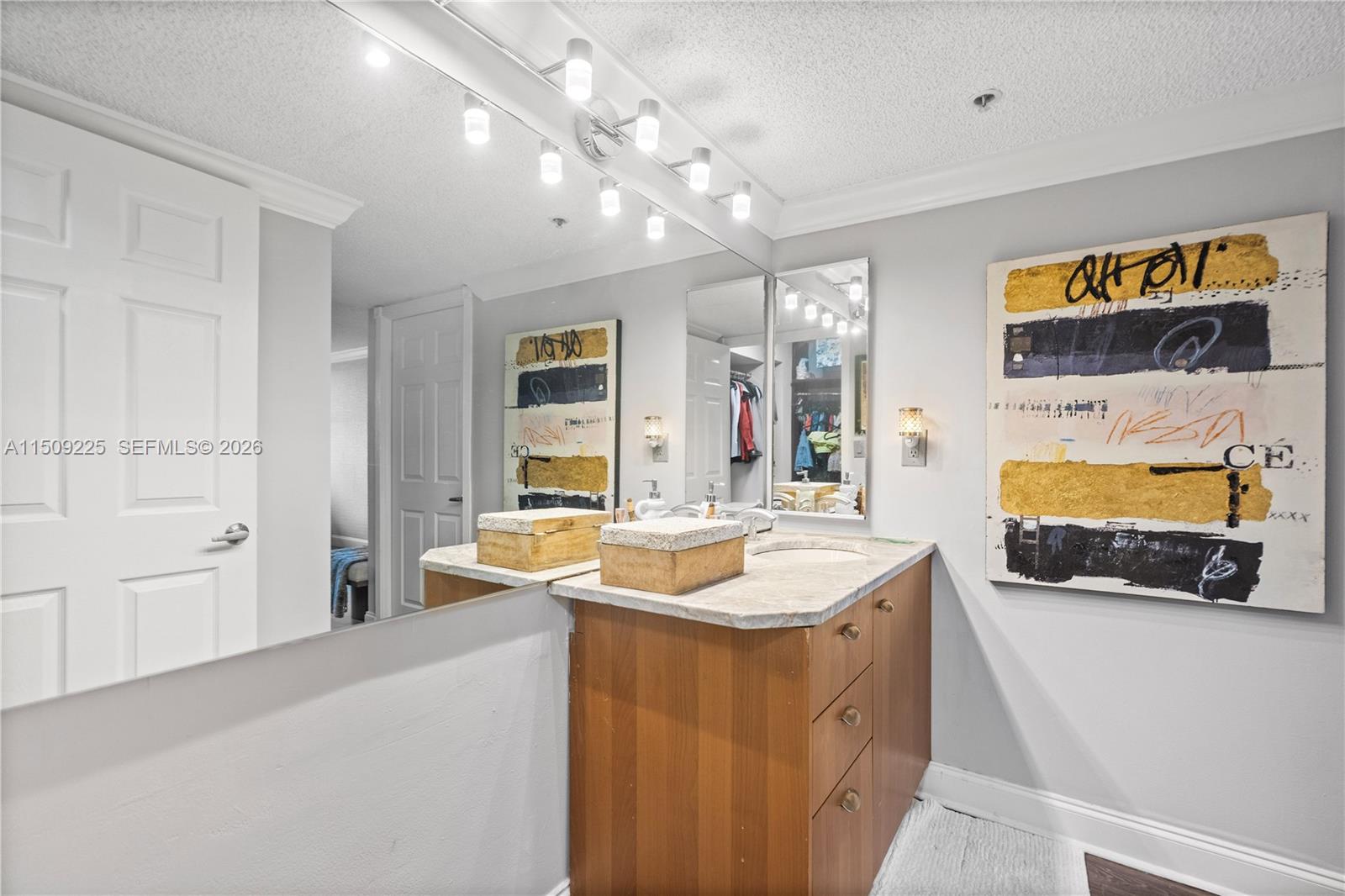 WINSTON TOWERS 600 CONDO - Residential