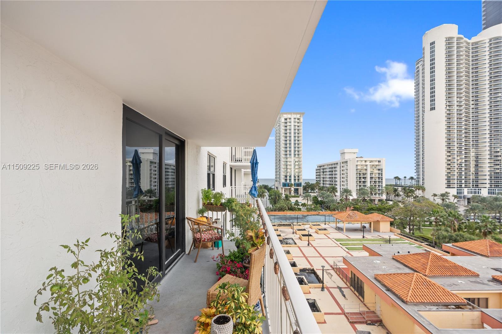 WINSTON TOWERS 600 CONDO - Residential