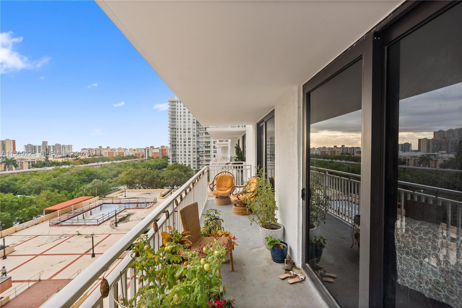 WINSTON TOWERS 600 CONDO - Residential