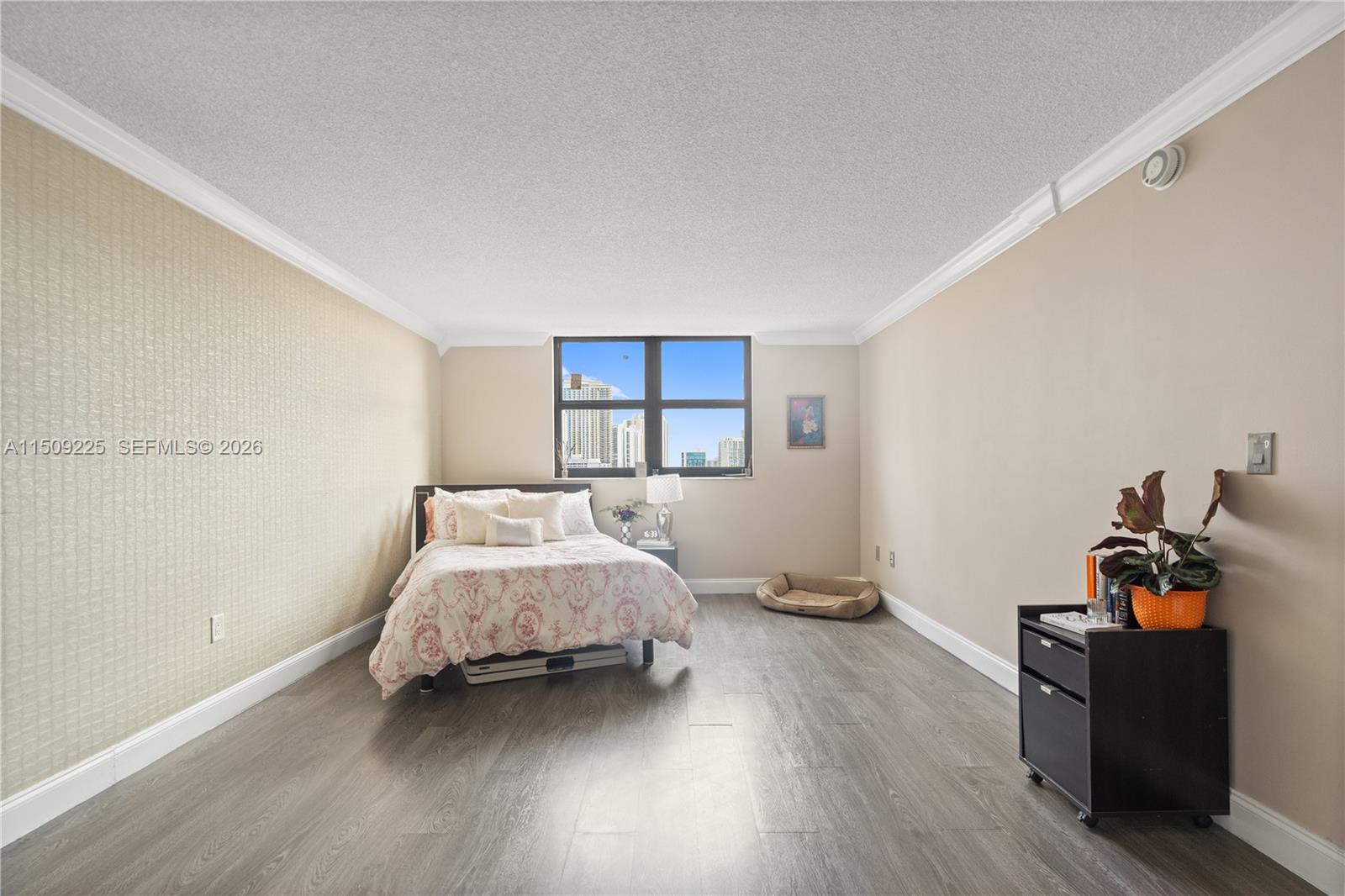 WINSTON TOWERS 600 CONDO - Residential