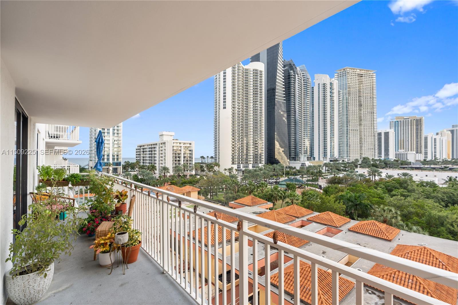 WINSTON TOWERS 600 CONDO - Residential