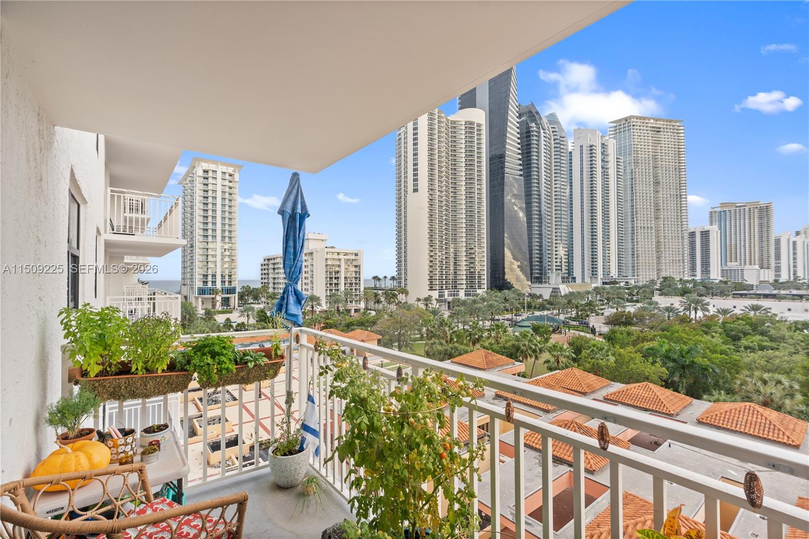 WINSTON TOWERS 600 CONDO - Residential