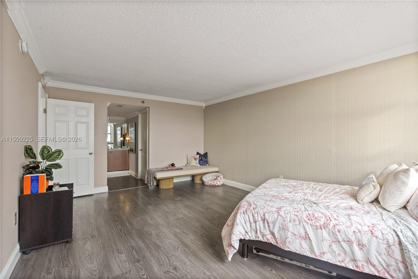 WINSTON TOWERS 600 CONDO - Residential