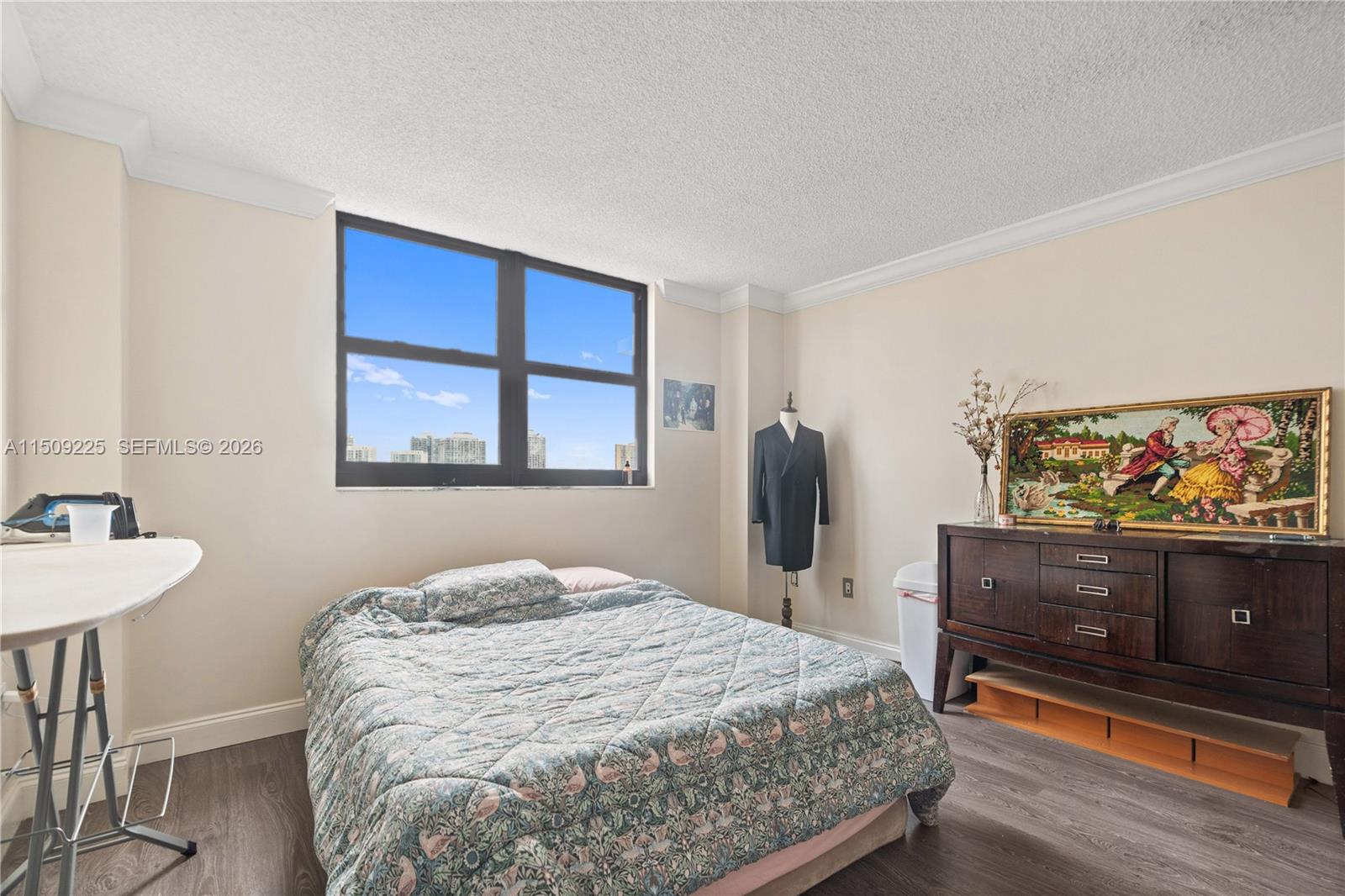 WINSTON TOWERS 600 CONDO - Residential