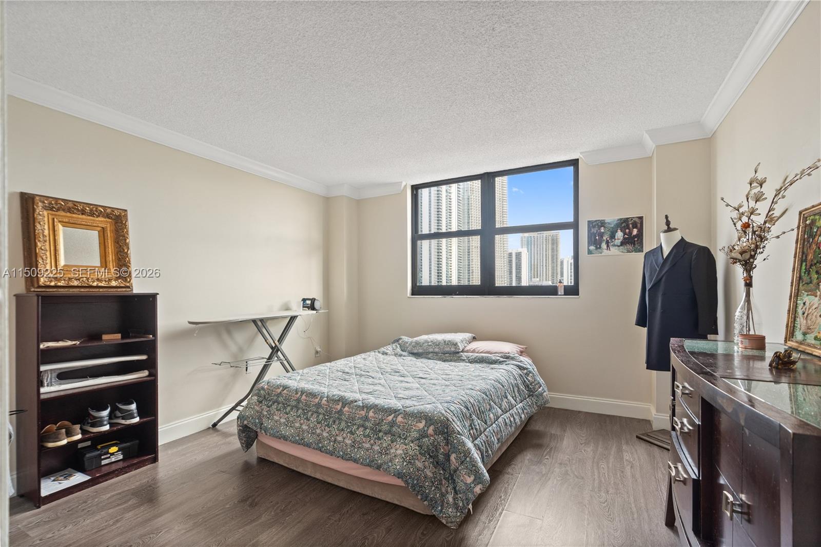 WINSTON TOWERS 600 CONDO - Residential