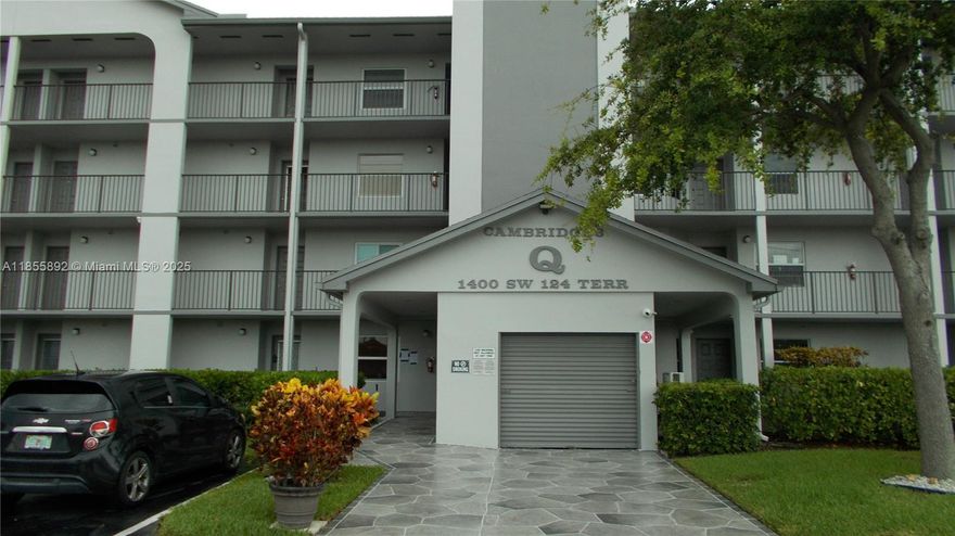 AMAZING COMMUNITY FOR OLDER PERSON 55+ CURTESY BUS TRANSPORTATION,CLUBHOUSE,THEATER GYM,RESTAURNT(OASIS ON THE GREEN)BY GOLF COURSE,

SECURITY 24/7,NURSES 24/7 AND LOTS OF AMMENITIES TO ENJOY!!!!!!!!!!!!!!!!!!!!!!!!!

(THIS PROPERTY IS A STUDIO WITH BATHROOM SHOWER ,WASHER AND DRYER INSIDE THE UNIT WITH KITCHEN,  APPLIANCES AND PATIO.)