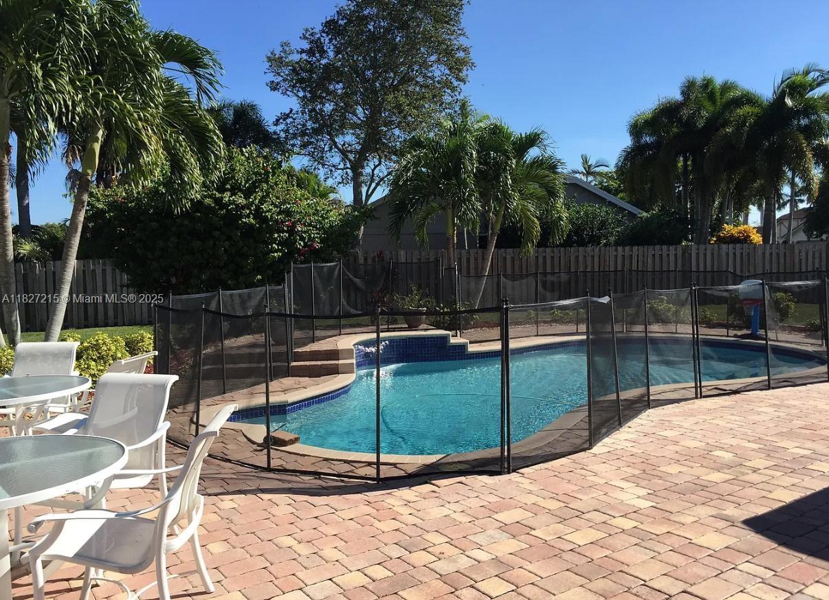 763 S Wind Cir