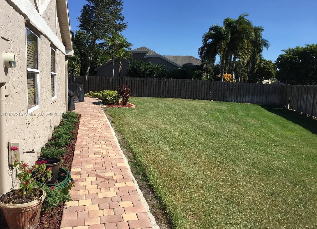 763 S Wind Cir
