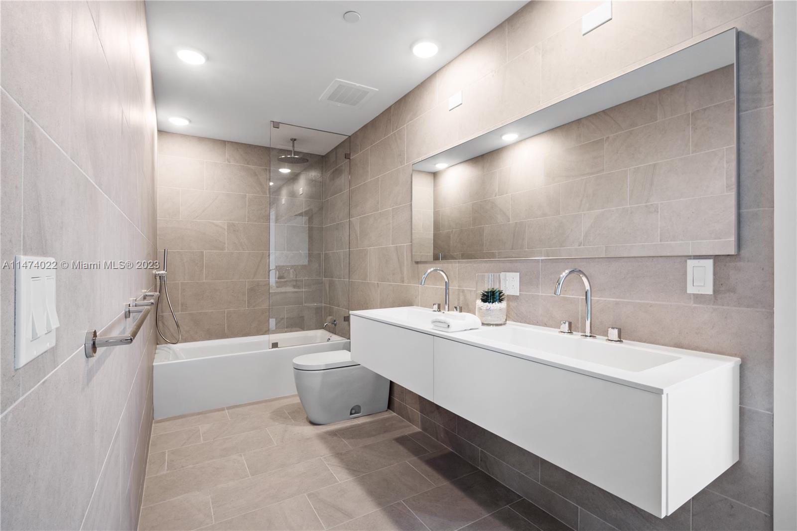 MONACO YACHT CLUB - Residential