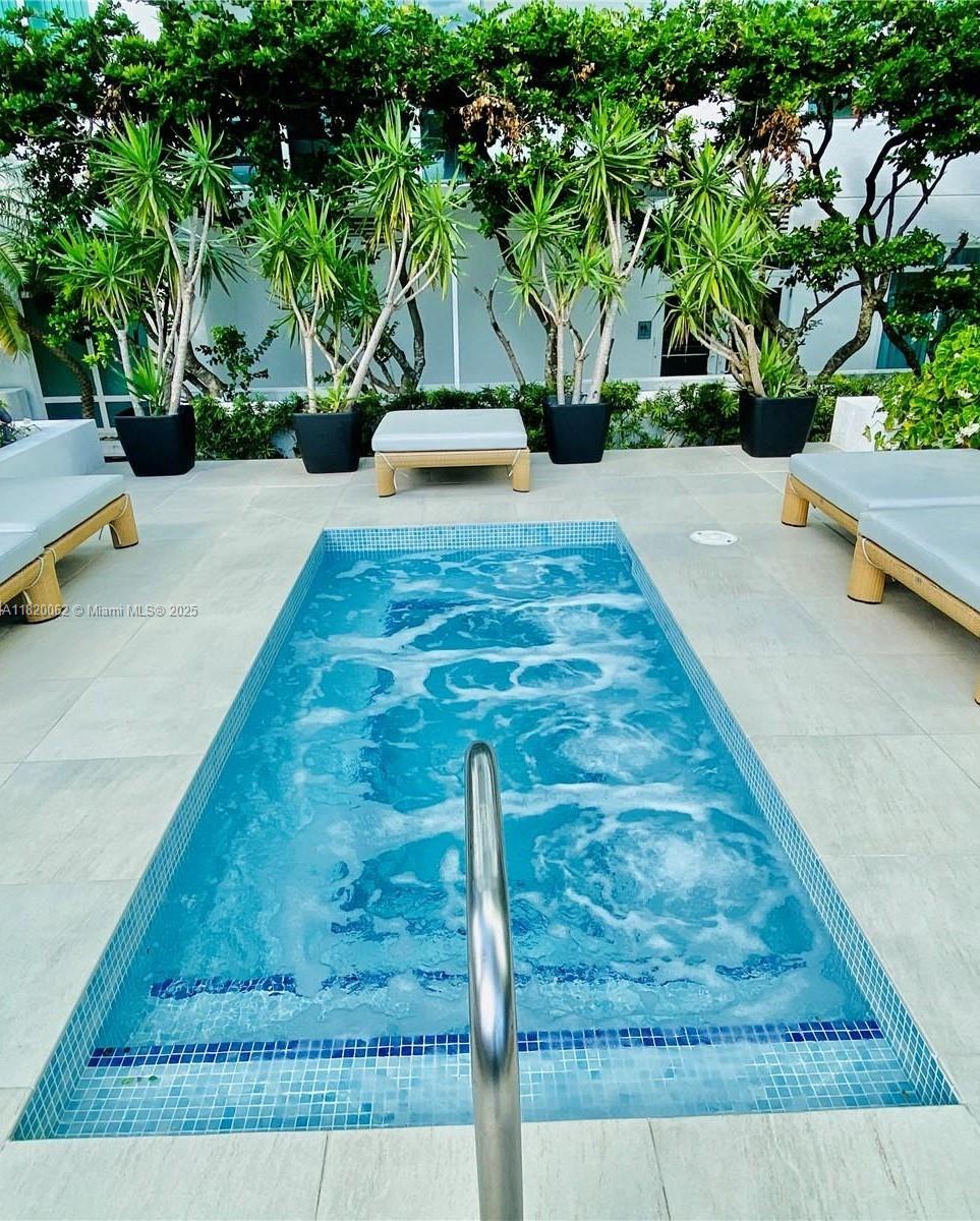 THE PLAZA 851 BRICKELL CO - Residential