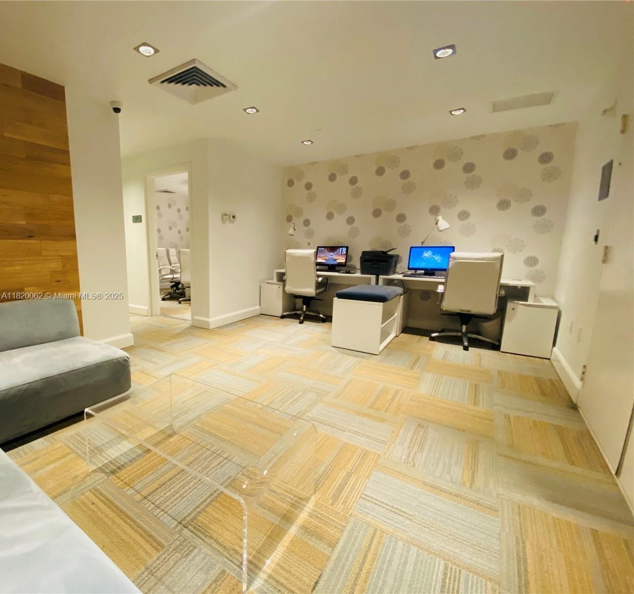THE PLAZA 851 BRICKELL CO - Residential