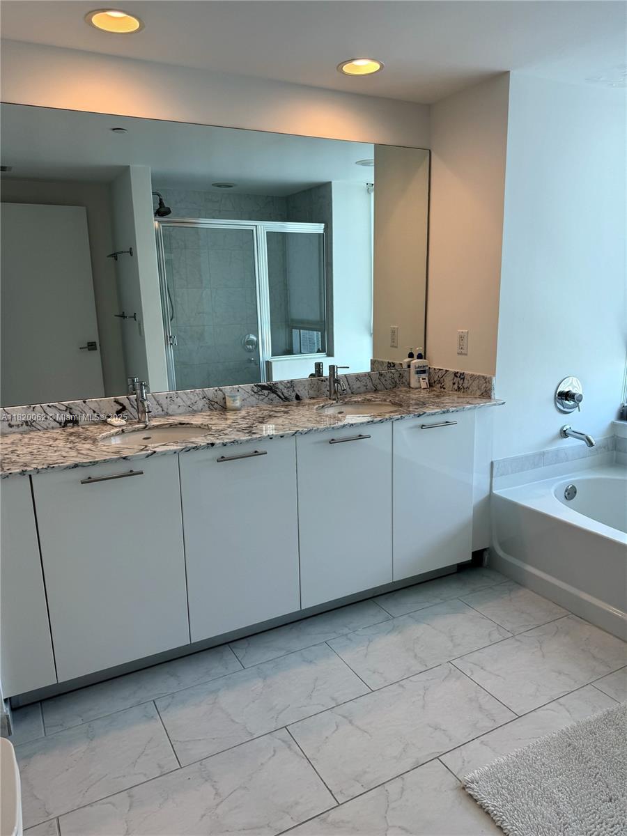 THE PLAZA 851 BRICKELL CO - Residential