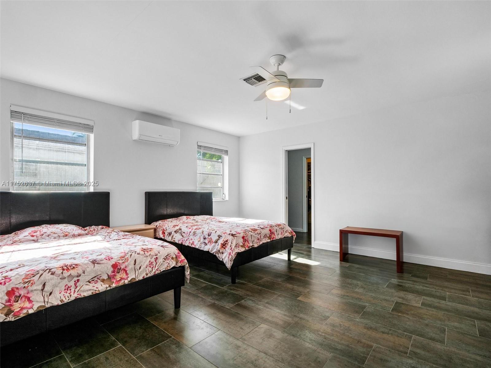 EMERALD HILLS - Residential