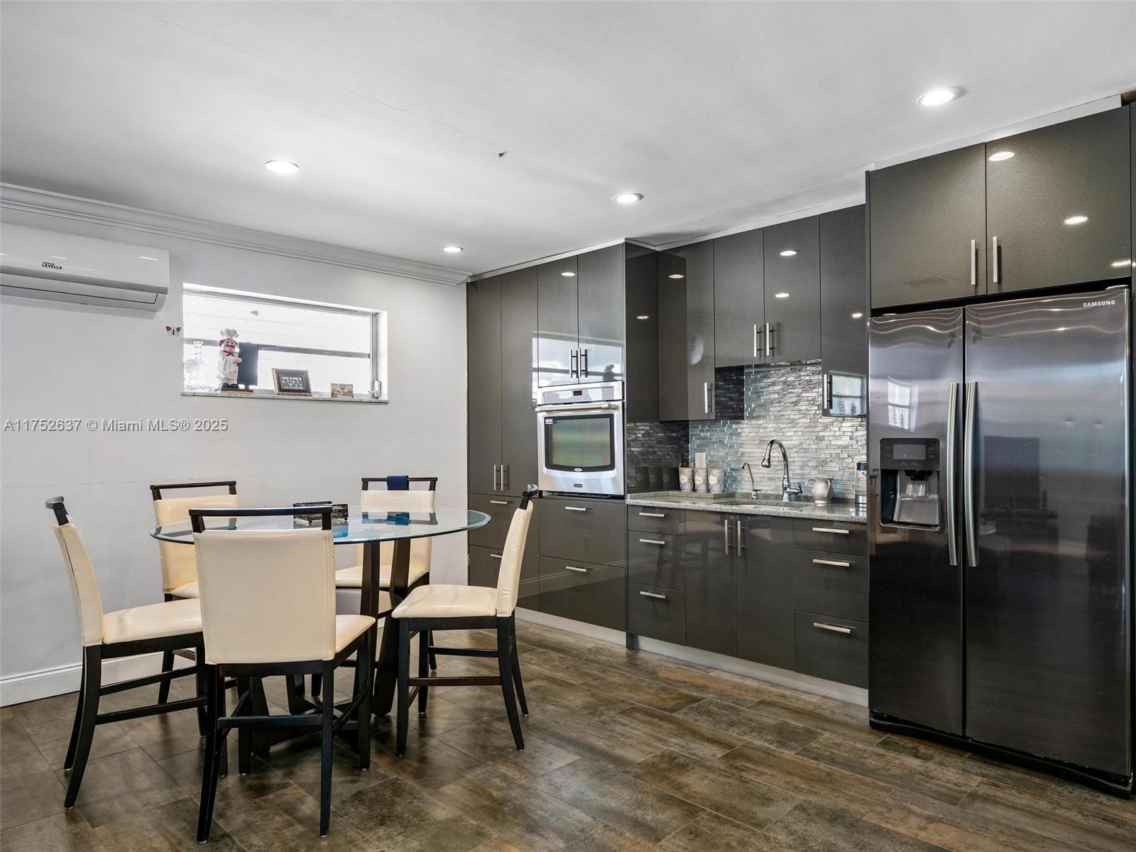 EMERALD HILLS - Residential