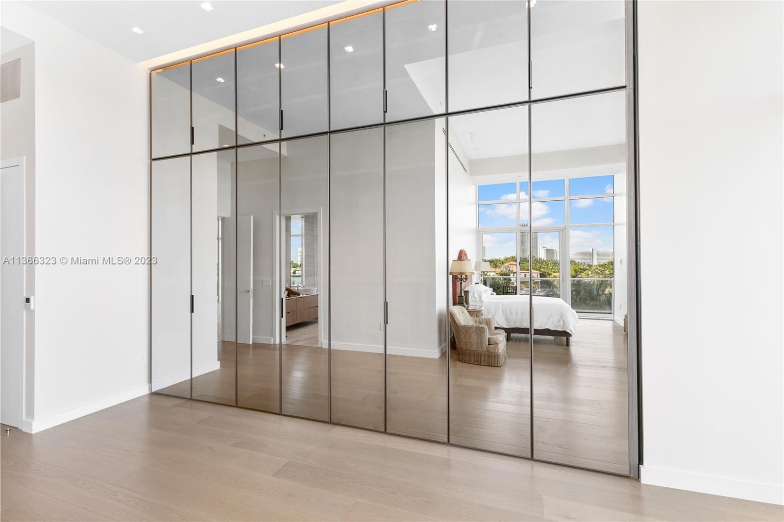 THE RITZ-CARLTON RESIDENCE - Residential