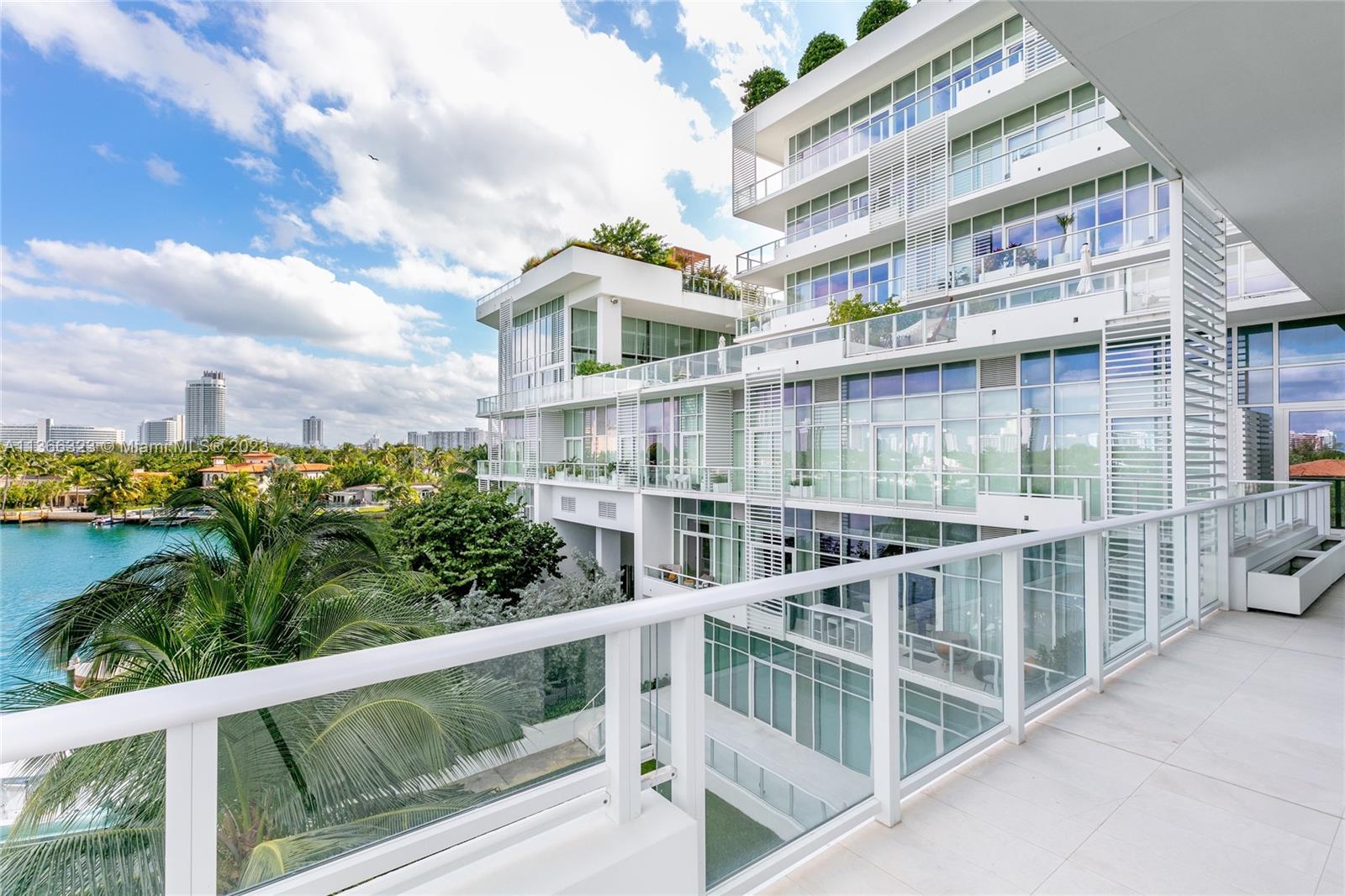 THE RITZ-CARLTON RESIDENCE - Residential