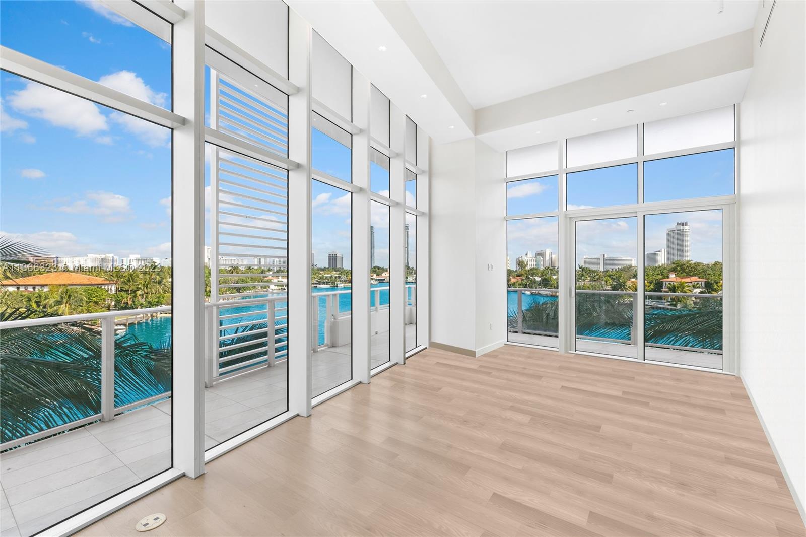 THE RITZ-CARLTON RESIDENCE - Residential