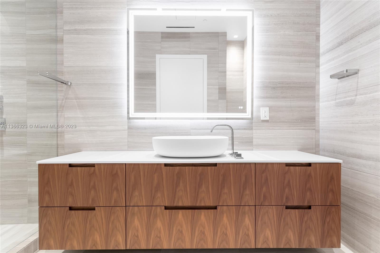 THE RITZ-CARLTON RESIDENCE - Residential