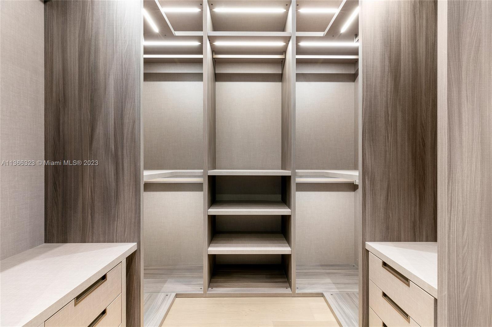 THE RITZ-CARLTON RESIDENCE - Residential