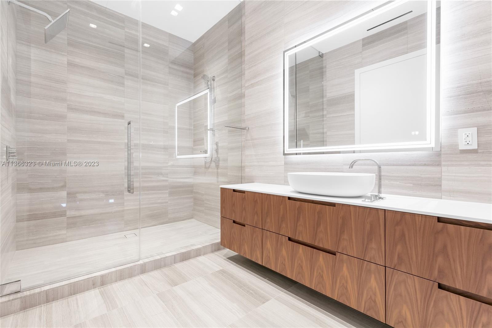 THE RITZ-CARLTON RESIDENCE - Residential