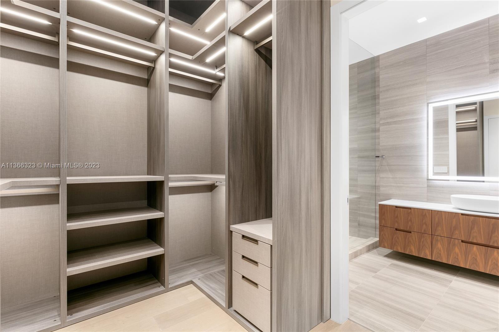 THE RITZ-CARLTON RESIDENCE - Residential