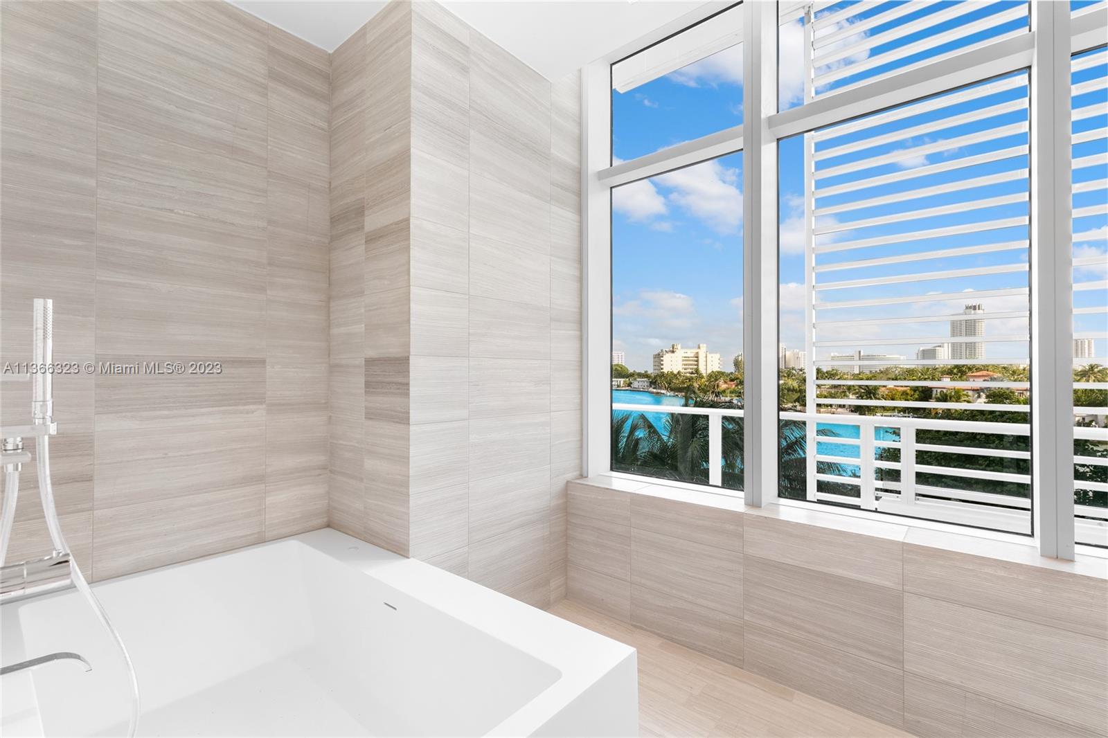 THE RITZ-CARLTON RESIDENCE - Residential