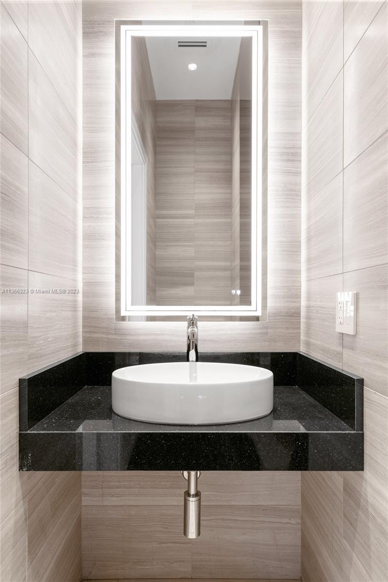 THE RITZ-CARLTON RESIDENCE - Residential