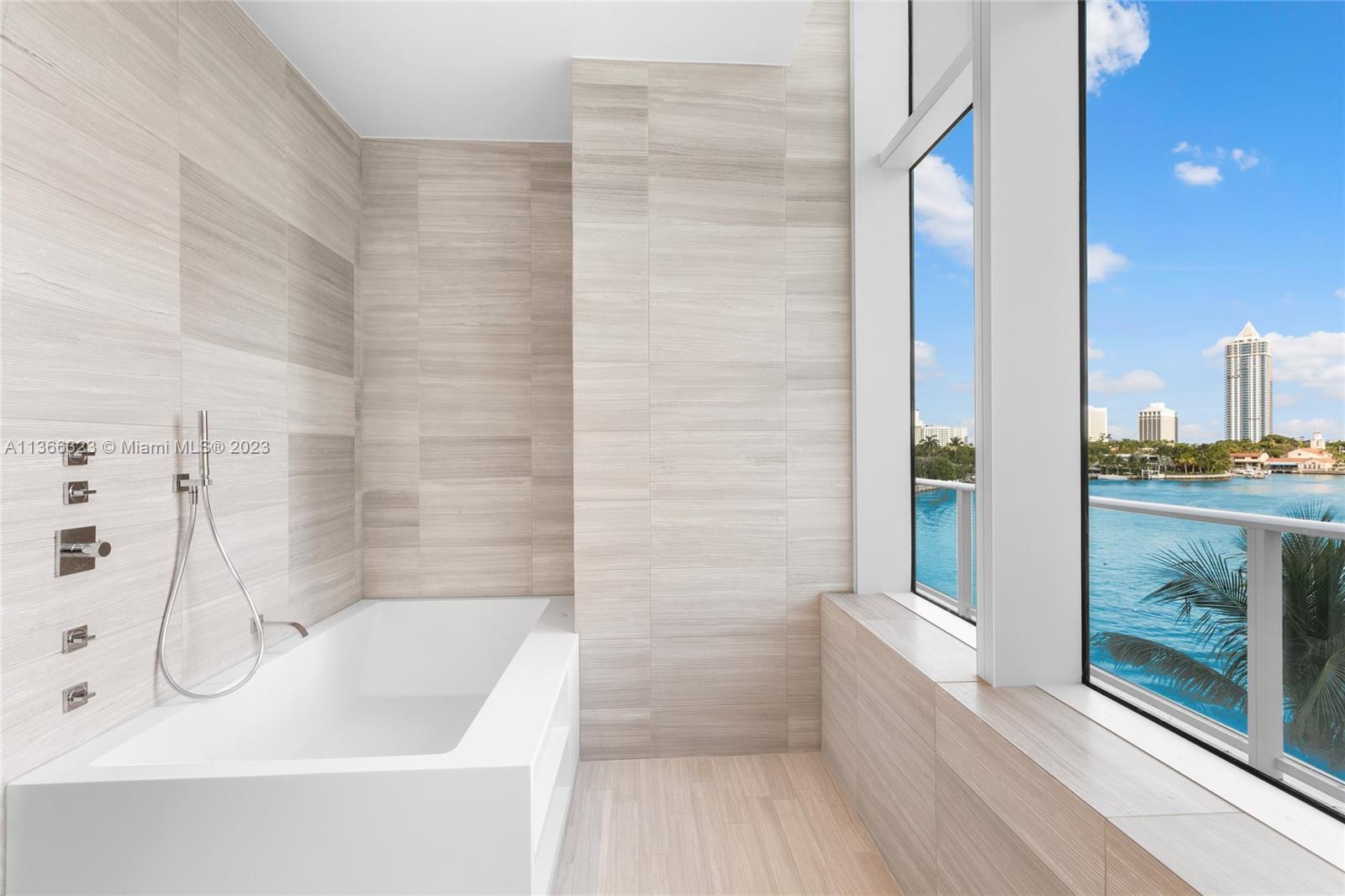 THE RITZ-CARLTON RESIDENCE - Residential