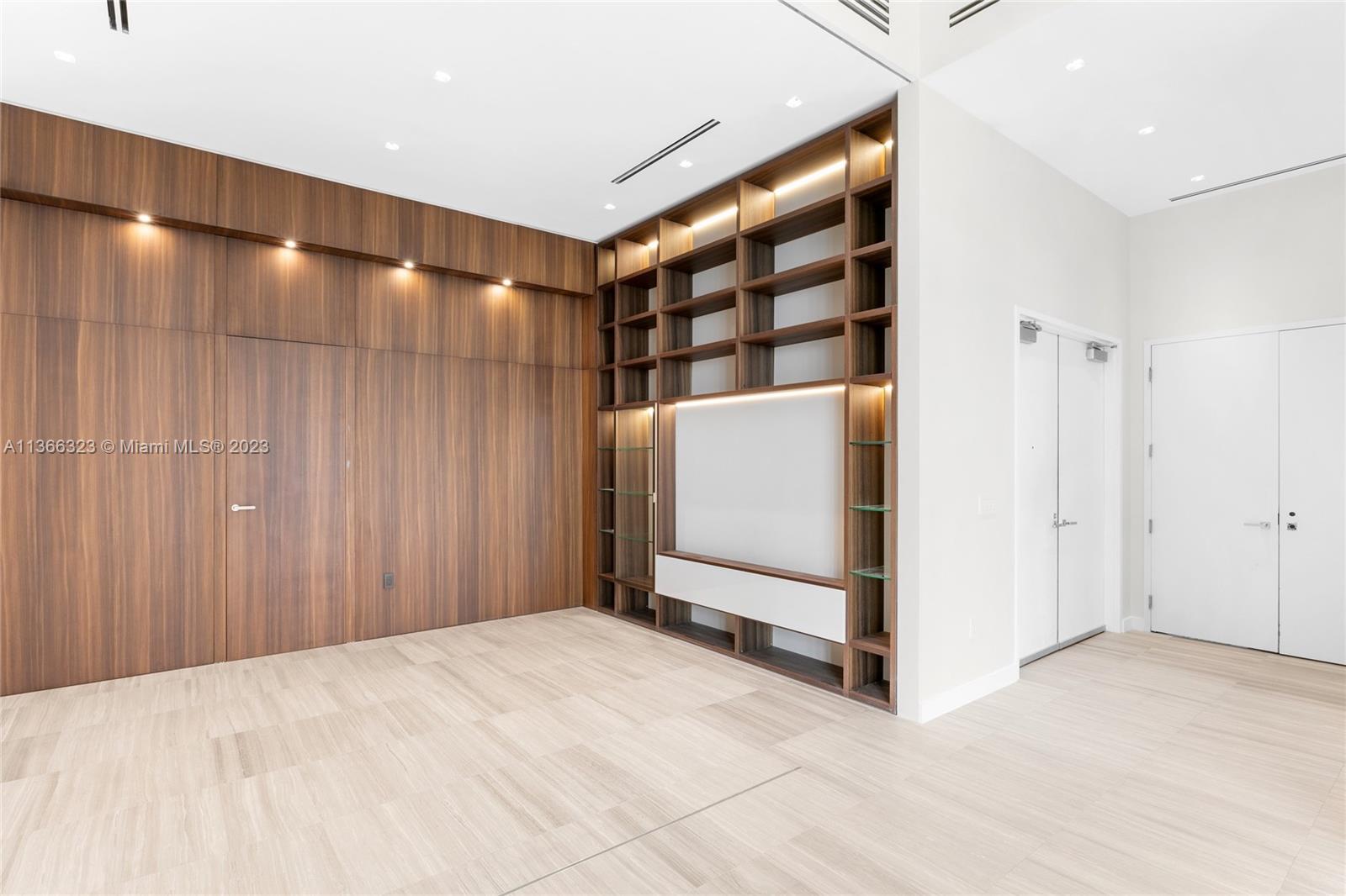 THE RITZ-CARLTON RESIDENCE - Residential